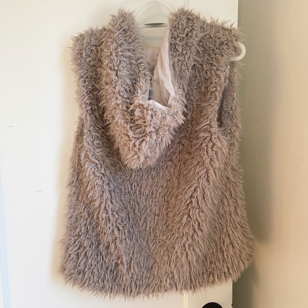 Faux Fur Vest - Picture 4 of 7